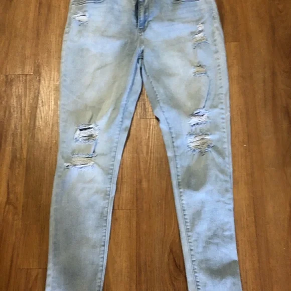Levi’s 721 High Rise Skinny Distressed Jeans - Picture 2 of 5